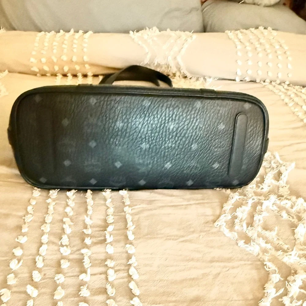 MCM Medium Delmy Visetos Shopper - Picture 6 of 14